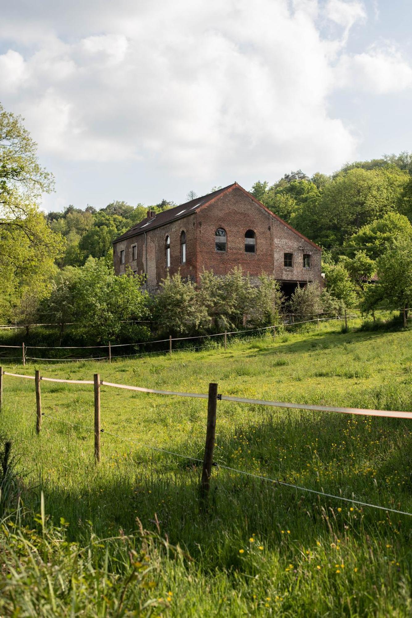 Ferienwohnung La Sittelle Des Aguesses Andenne Exterior foto